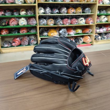 No.０２　久保田スラッガー　ジュニア軟式　投手用グローブ