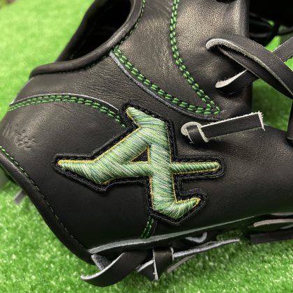 No.813【ATOMS】限定　硬式グローブ　内野手モデル