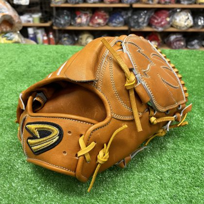 No.820　【ディークエスト】限定　硬式グローブ　投手用モデル
