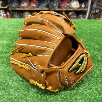 No.820　【ディークエスト】限定　硬式グローブ　投手用モデル